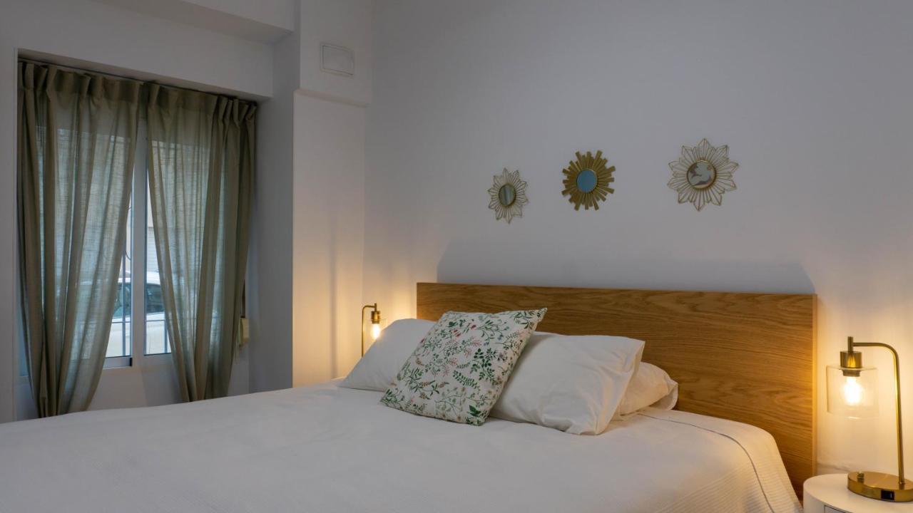 Apartment Caleta Beach Малага Екстер'єр фото