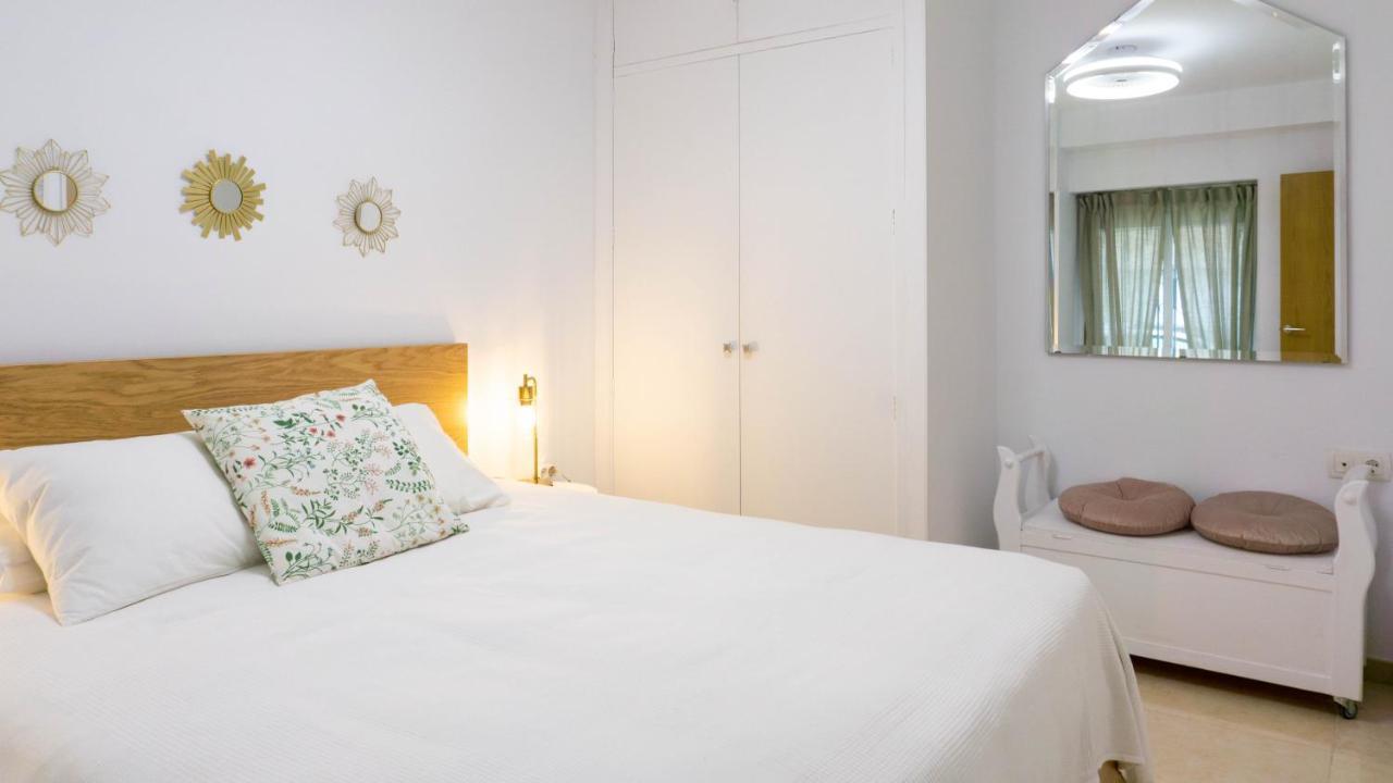 Apartment Caleta Beach Малага Екстер'єр фото