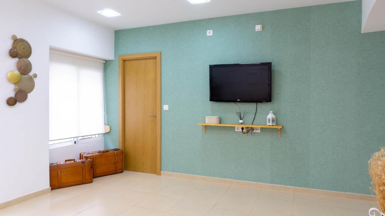 Apartment Caleta Beach Малага Екстер'єр фото