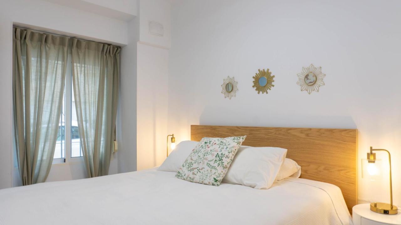 Apartment Caleta Beach Малага Екстер'єр фото